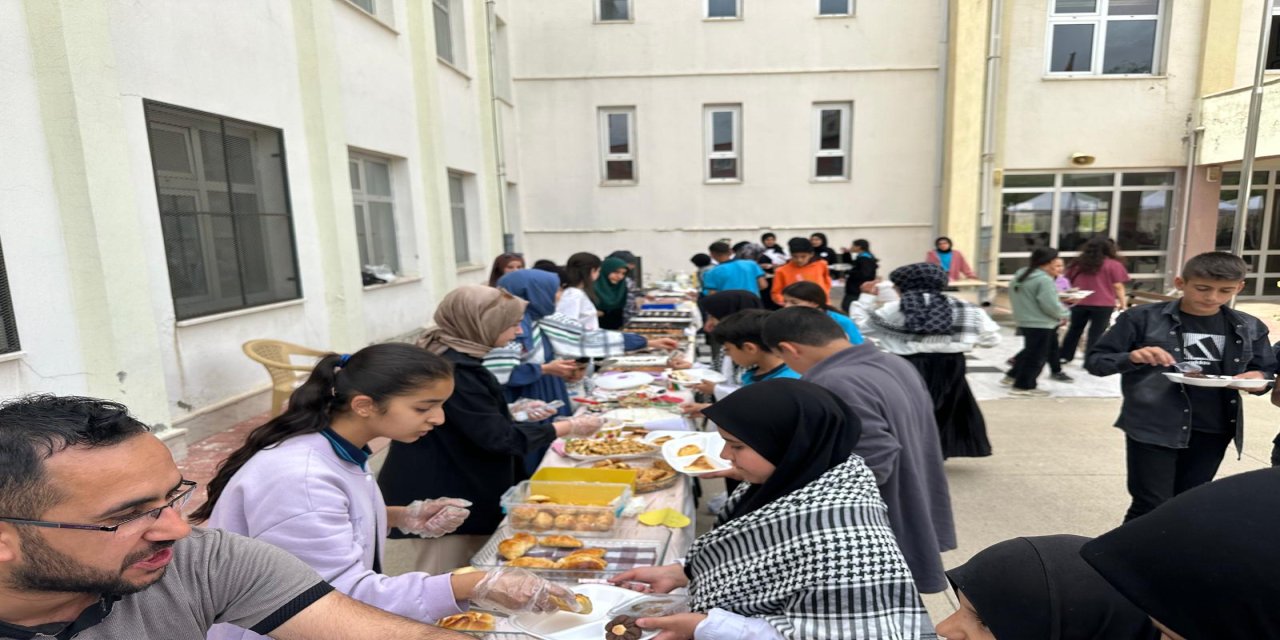 Şırnak İmam Hatip Ortaokulu Öğrencilerinden Filistin Yararına Kermes