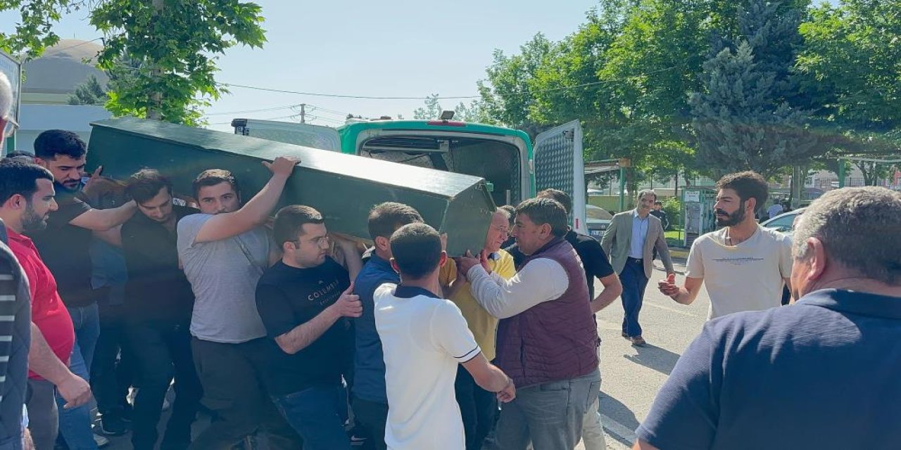 Feci kazada hayatını kaybeden 8 kişinin cenazesi Diyarbakır’a getirildi