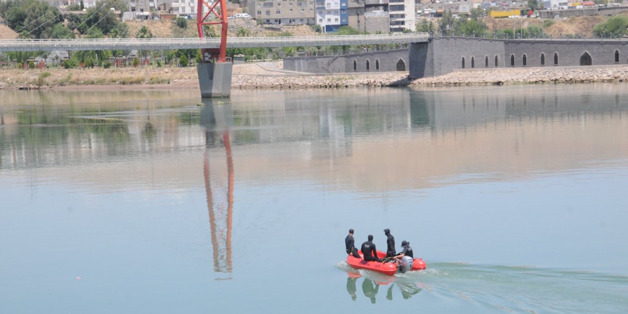 Cizre’de Kayıp Kızı Arama Dicle Nehrinde Arama Çalışmaları 3’üncü Gününde