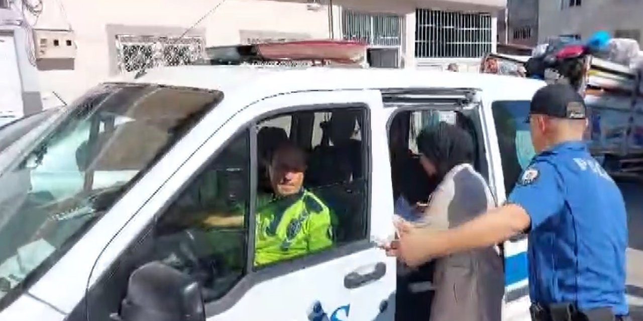 Kimliğini unutan öğrencinin yardımına polis koştu