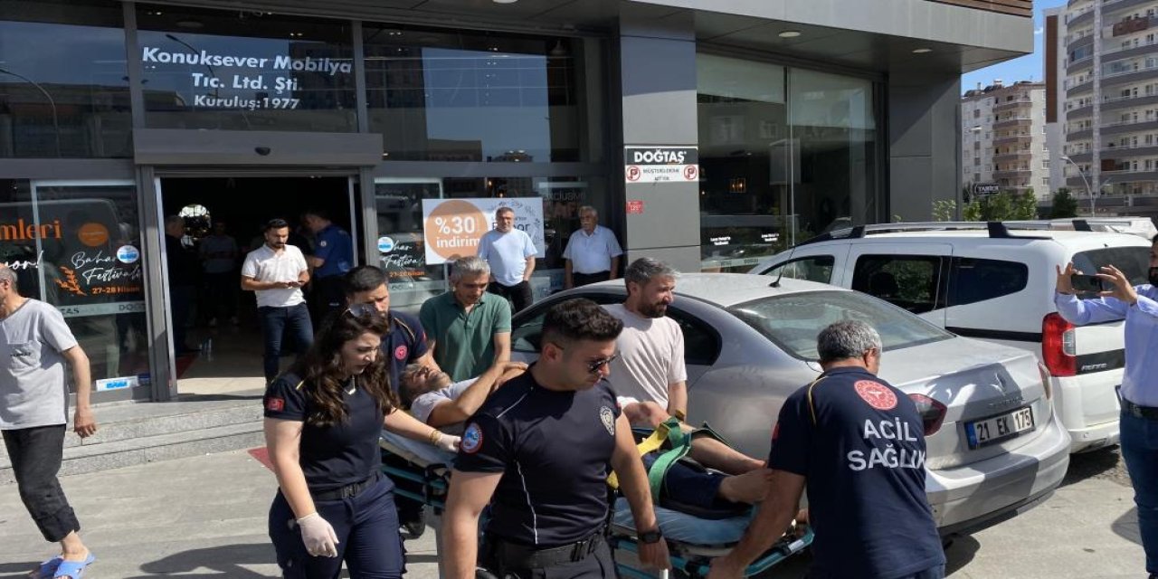 Diyarbakır’da trafikte sözlü başlayan tartışma, silah ve bıçak ile devam etti: 5 yaralı