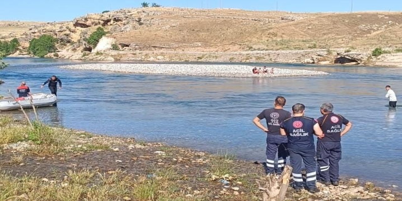 Dicle Nehri’nde mahsur kalan 4 çocuk için ekipler seferber oldu