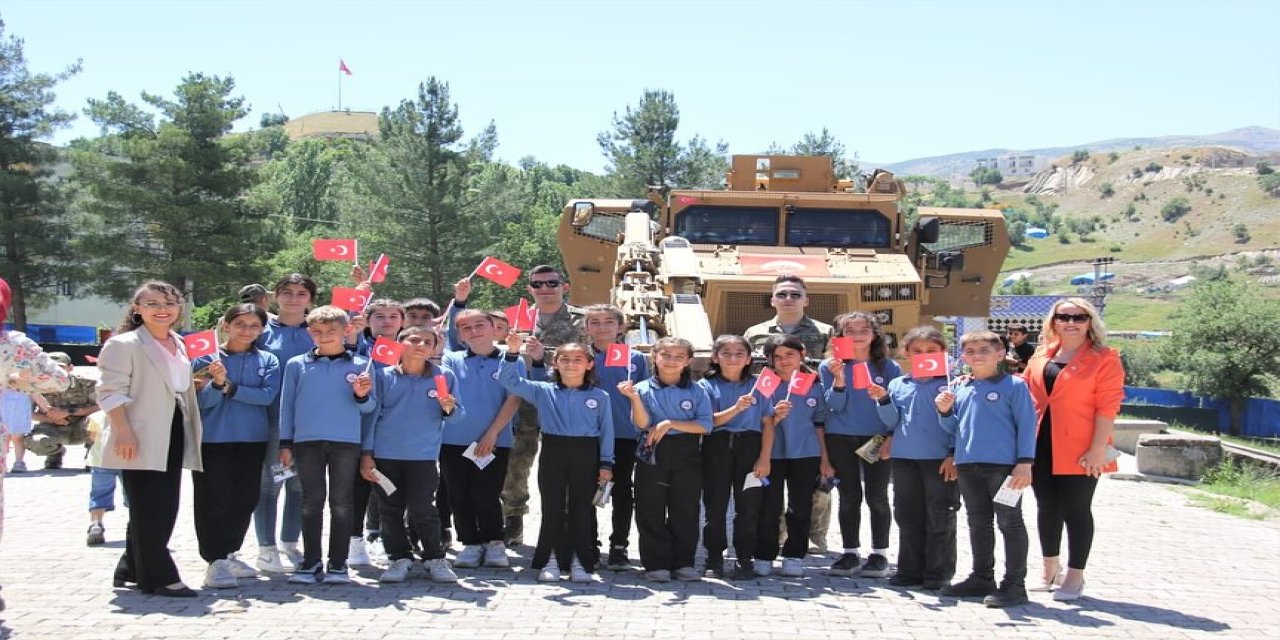 Uludereli Öğrencilerden 48’inci Hudut Tugay Komutanlığı\'na Anlamlı Ziyaret