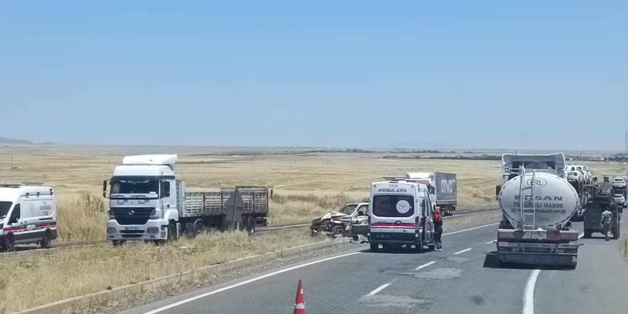 Nusaybin'de cip refüje çarptı: 3 yaralı