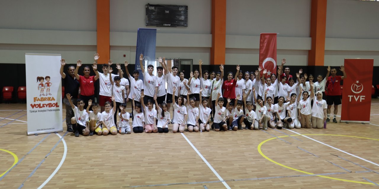 Fabrika Voleybol, Şırnak Cizre'de Yeni Okulunu Açtı! Spora Giriş İçin Harika Bir Fırsat!