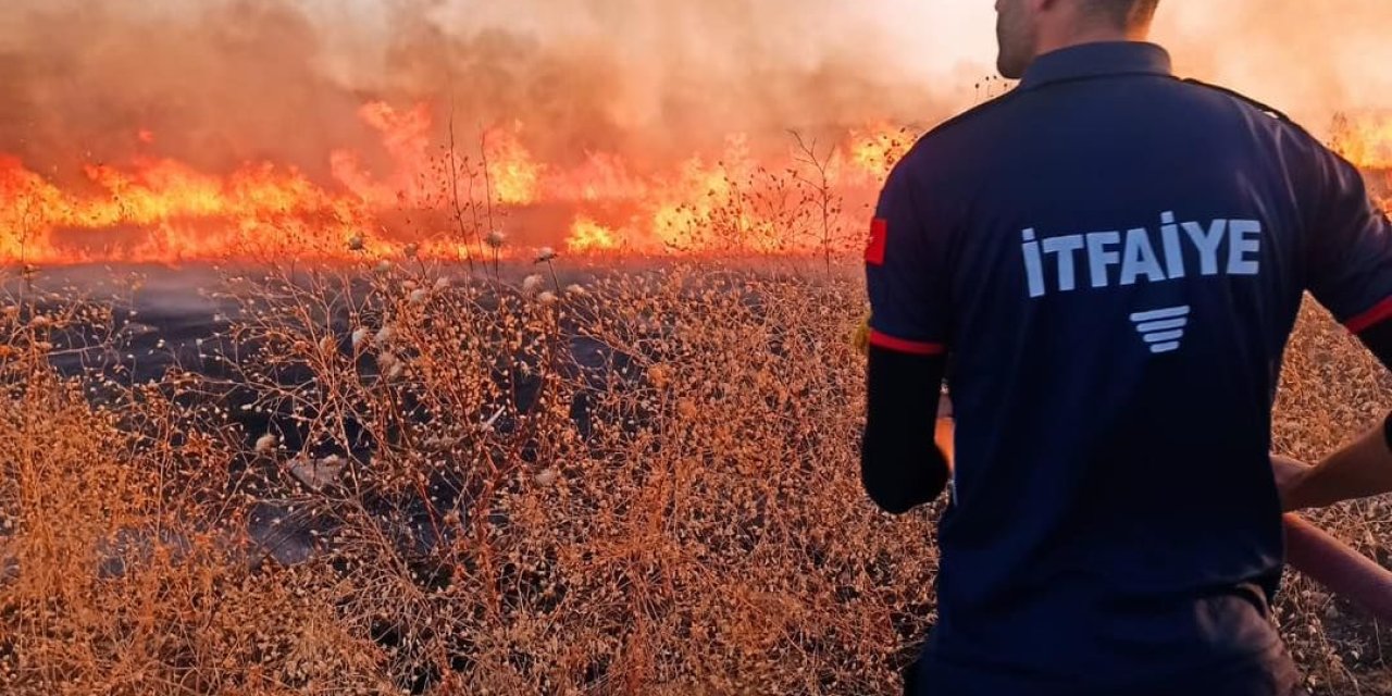 Cizre İtfaiyesi Suriye Sınırındaki Anız Yangınını Hızla Söndürdü