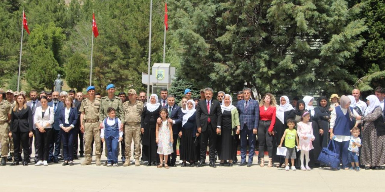 Şırnak Valisi Atay, güvenlik güçleri ve hastanedeki hastalar ile bayramlaştı