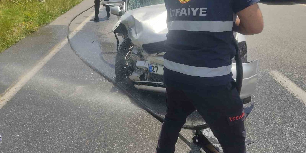 Van’da iki araç çarpıştı, 2'si ağır 8 kişi yaralandı