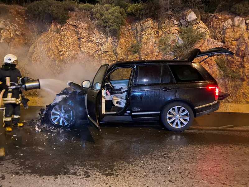 Bodrum'da eski milletvekili Süleyman Bölünmez'in kullandığı cipte çıkan yangın söndürüldü