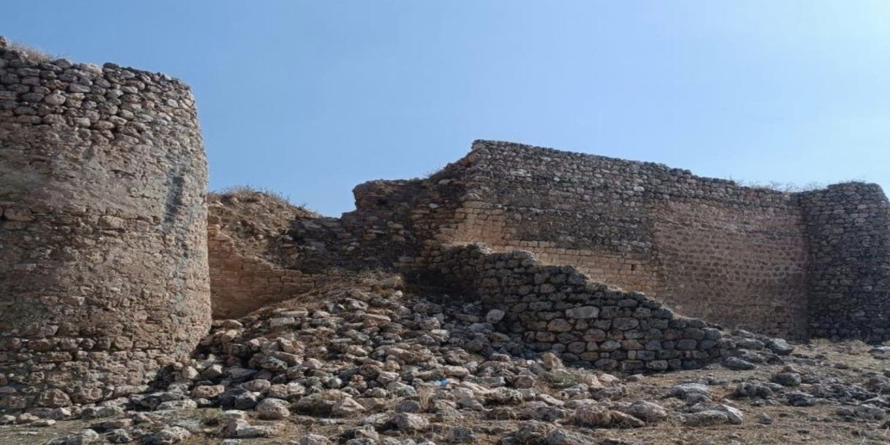 Şırnak'ta Kaderine Terk Edilmiş Tarihi Yapı Restore Edilmeyi Bekliyor