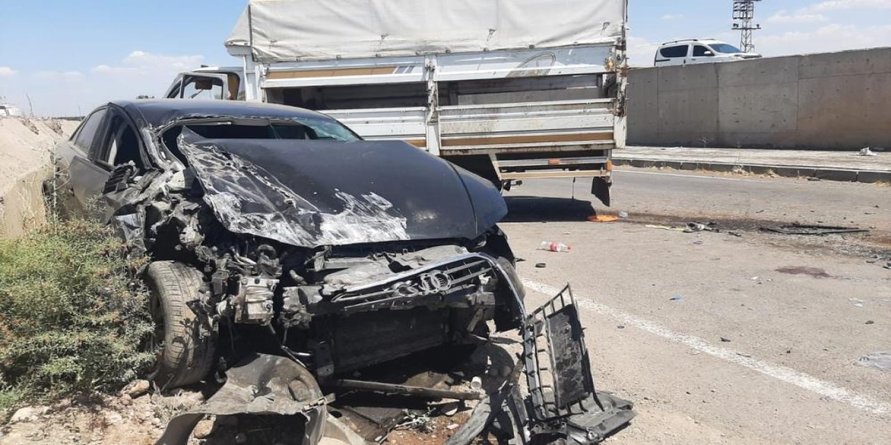 Diyarbakır’da otomobil ile kamyonetin çarpıştığı kazada 5 kişi yaralandı