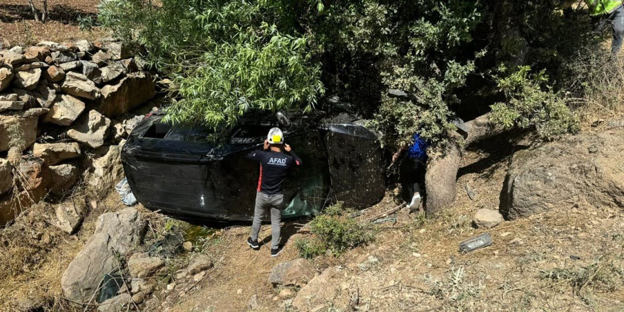 Siirt'te şarampole devrilen araçta 3 kişi yaralandı