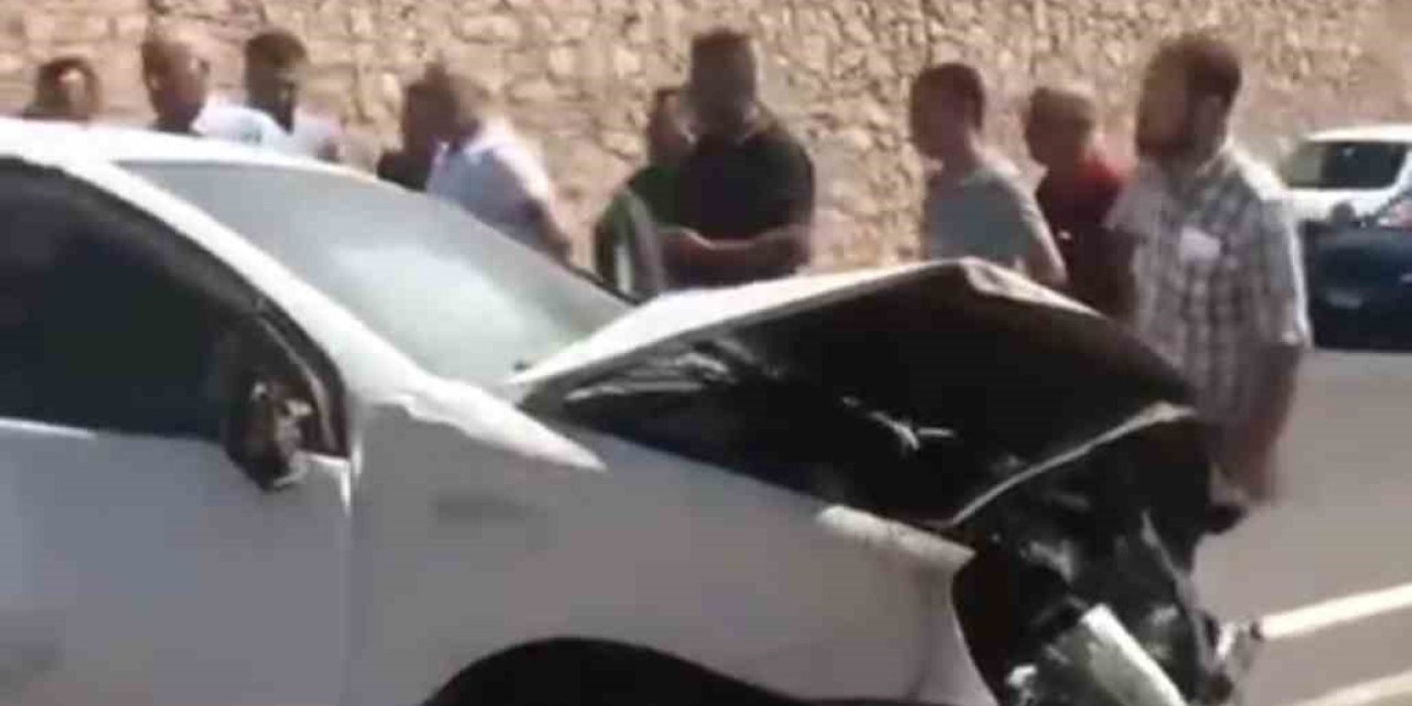 Siirt'te direksiyon hakimiyetini kaybeden sürücü kazada yaralandı