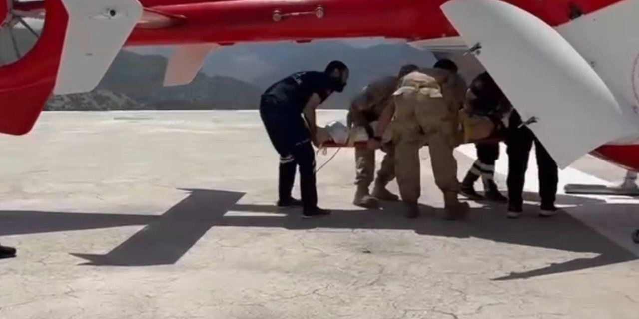 Şırnak'ta Yüksekten Düşen Hasta, Ambulans Helikopter ile Hastaneye Kaldırıldı