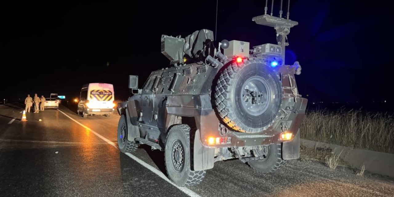 Diyarbakır'da seyir halindeki araca uzun namlulu silahla saldırı: 3'ü ağır 6 yaralı