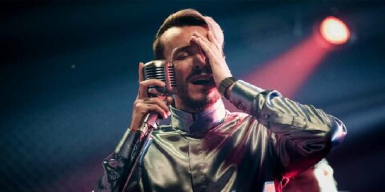 Van’da konser veren sanatçı, kendisine yapılan saldırıya anlamlı bir karşılık verdi