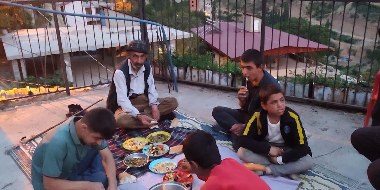 Şırnaklı aileye Hakkari'den yardım eli uzandı