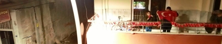 DRONEYİ GÖRÜP İÇERİ KAÇAN ÇOCUKLAR, TÜRK BAYRAĞI İLE GERİ DÖNDÜ