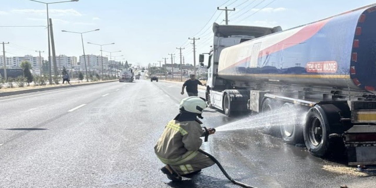 Nusaybin'de mazot yüklü tır alev aldı, faciadan dönüldü