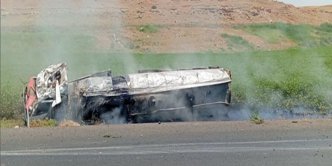 Cizre Silopi Yolunda Akaryakıt Yüklü Tanker Şarampole Devrildi! 1 Yaralı