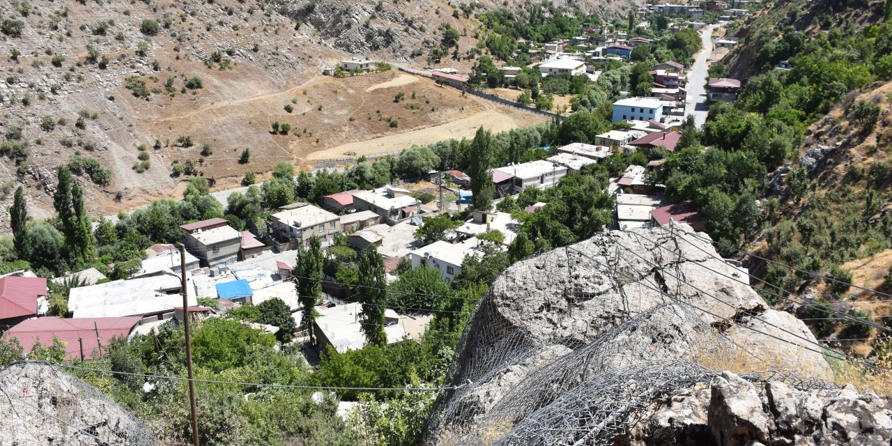 AFAD, Şırnak’ta Taşdelen Köyünü Çelik Ağlarla Koruyor!