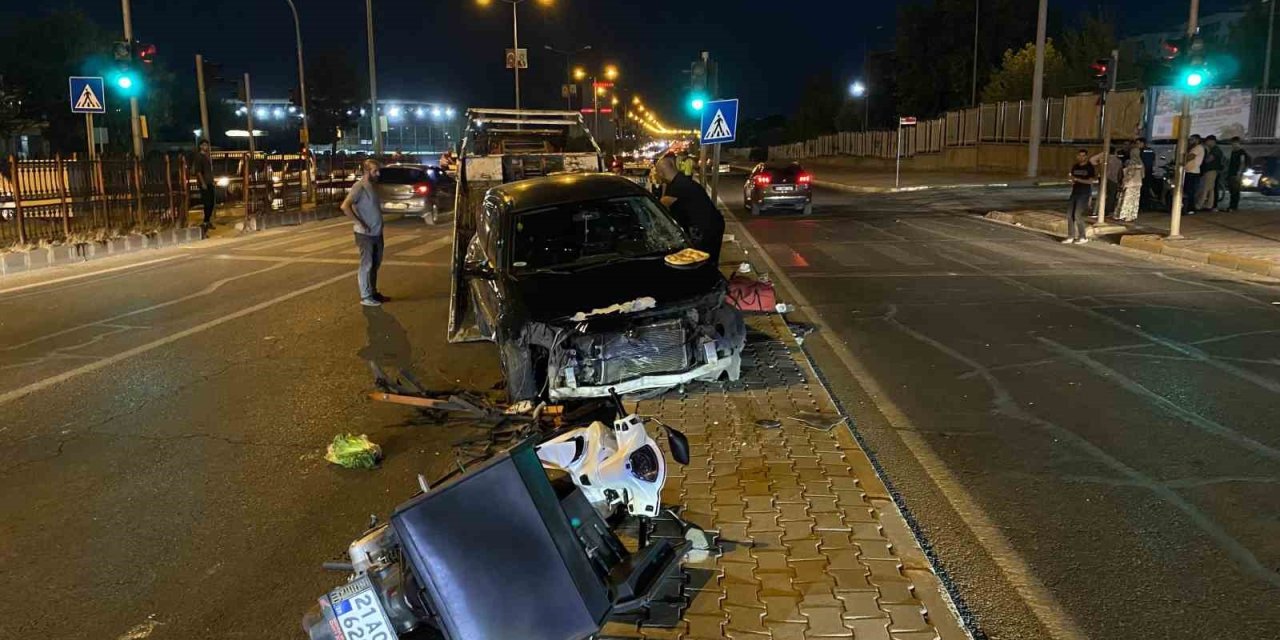 Diyarbakır’da Alkollü Sürücünün Çarptığı Motokurye Hayatını Kaybetti