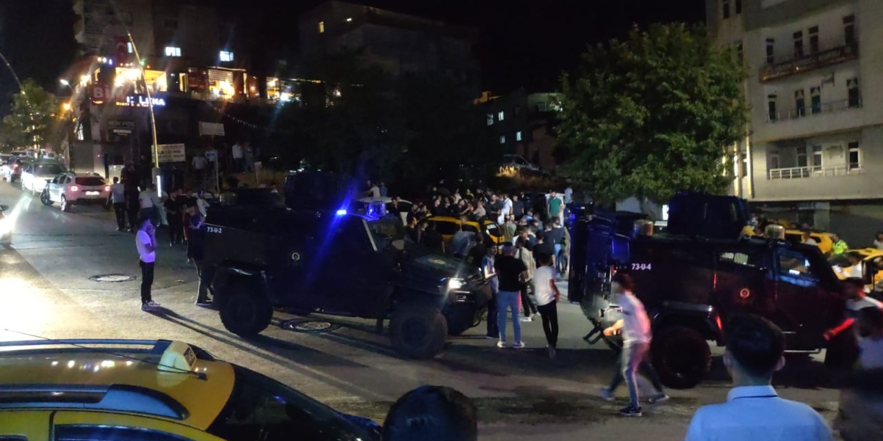 Şırnak’a Yakışmayan Görüntüler! Yol Verme Tartışması Kavgaya Dönüştü: Polis Hava Ateşi Açtı ve Biber Gazı Kullandı