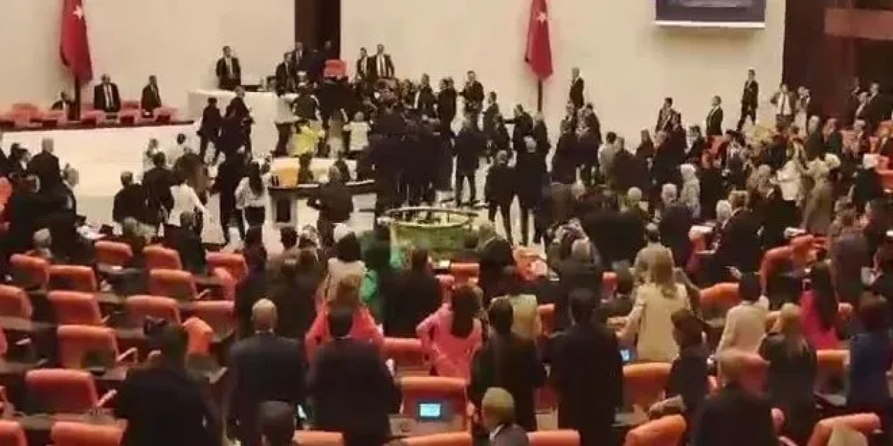 TBMM'de Tekme ve Yumruklu Kavga: DEM Parti Milletvekili Kanlar İçinde Kaldı