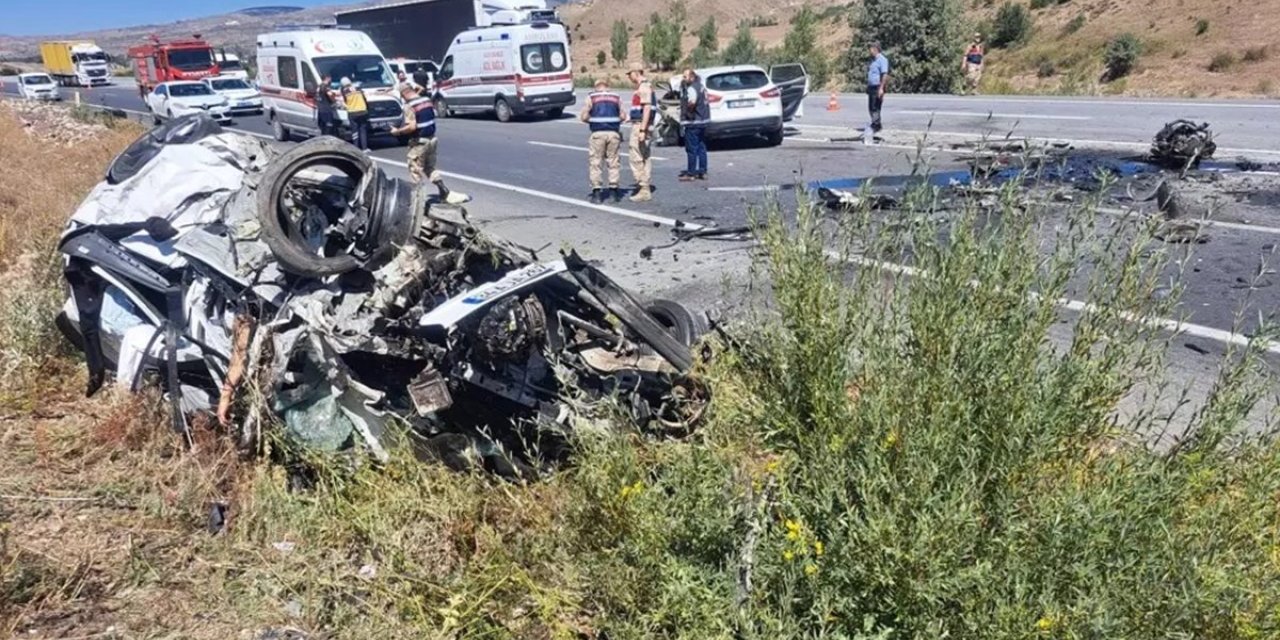 Feci kaza: 3 kişi yaşamını yitirdi, 2’si çocuk 4 kişi yaralandı