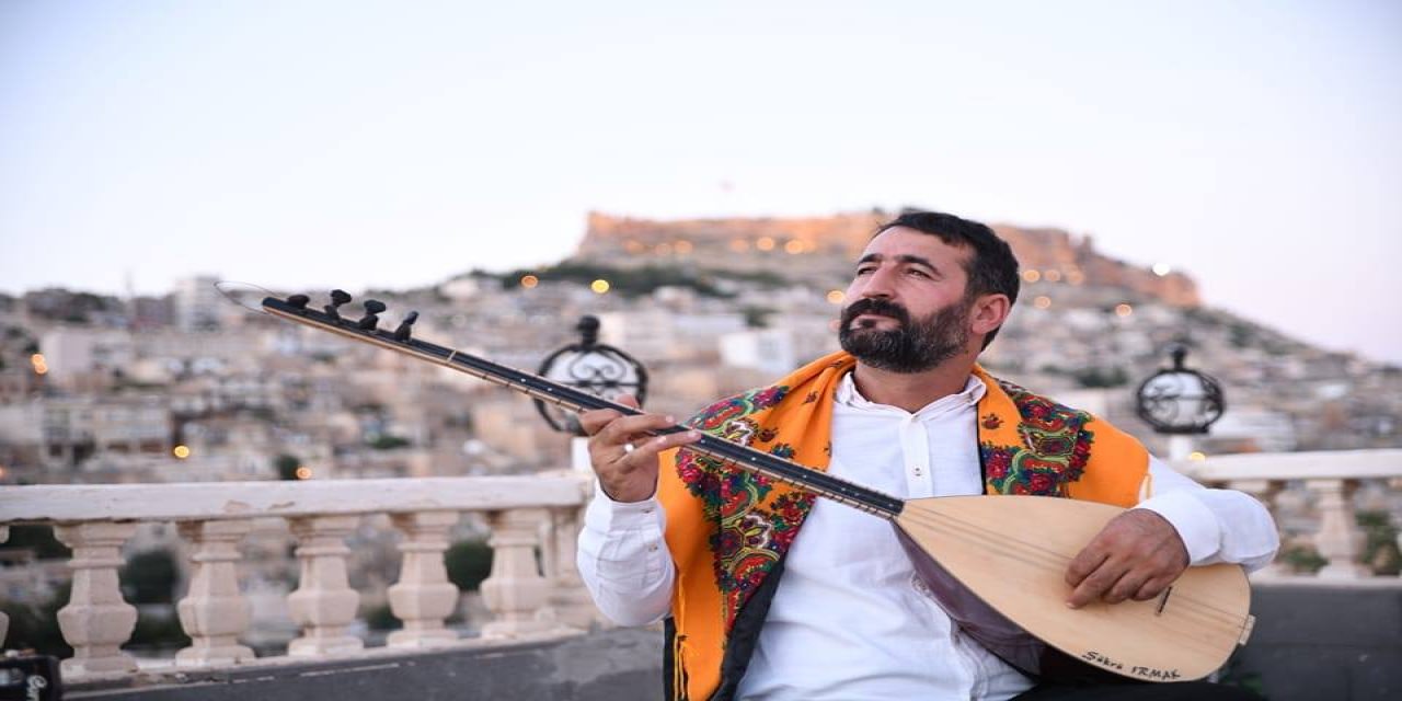 Habur’un Çilekeş Yolundan Sahnelere Bir Halk Ozanının Doğuşu