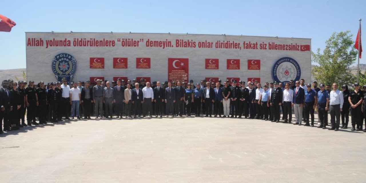 Cizre’de şehit olan 12 polis anıldı