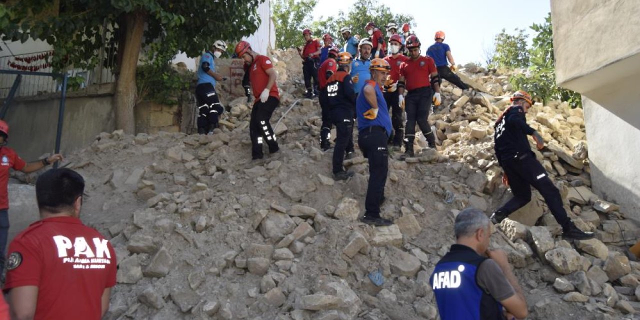 Diyarbakır ve Şırnak İl Afet ve Acil Durum Müdürlüğü ekiplerinden gerçeği aratmayan deprem tatbikatı