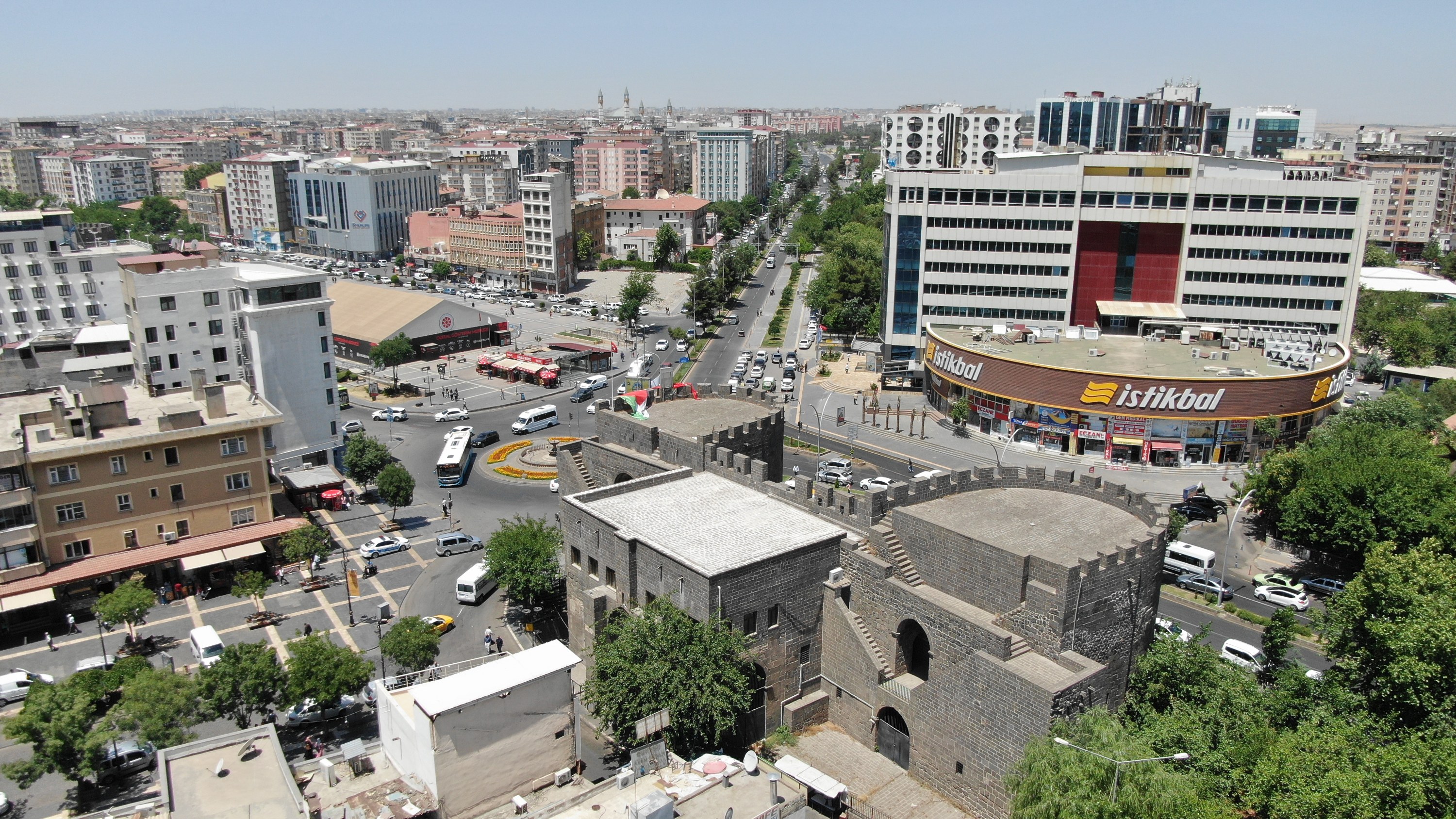 Diyarbakır'ın tarihi surlarındaki Dağkapı burçları "Hamit Aytaç Hat Müzesi" olacak