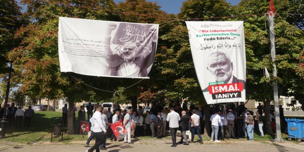 30 Ağustos Zafer Bayramı kutlamasında İsmail Haniye'nin posterleri söküldü