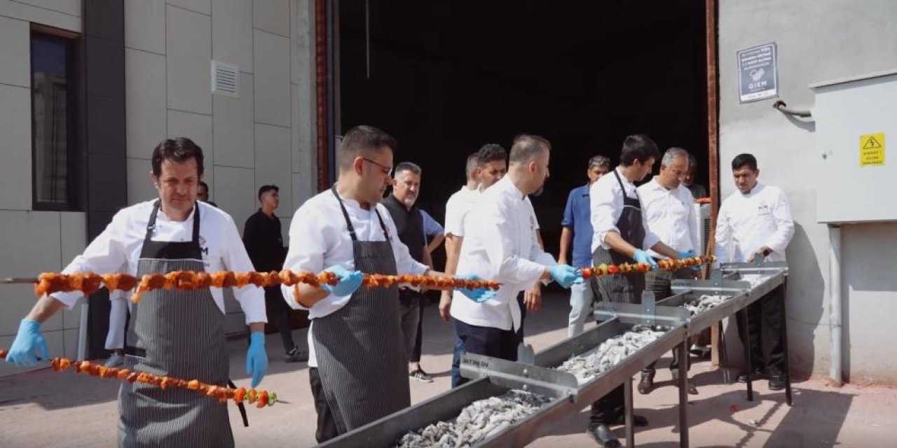 500 kebap ustası, 2,5 kilometre uzunluğunda kebap yapacak