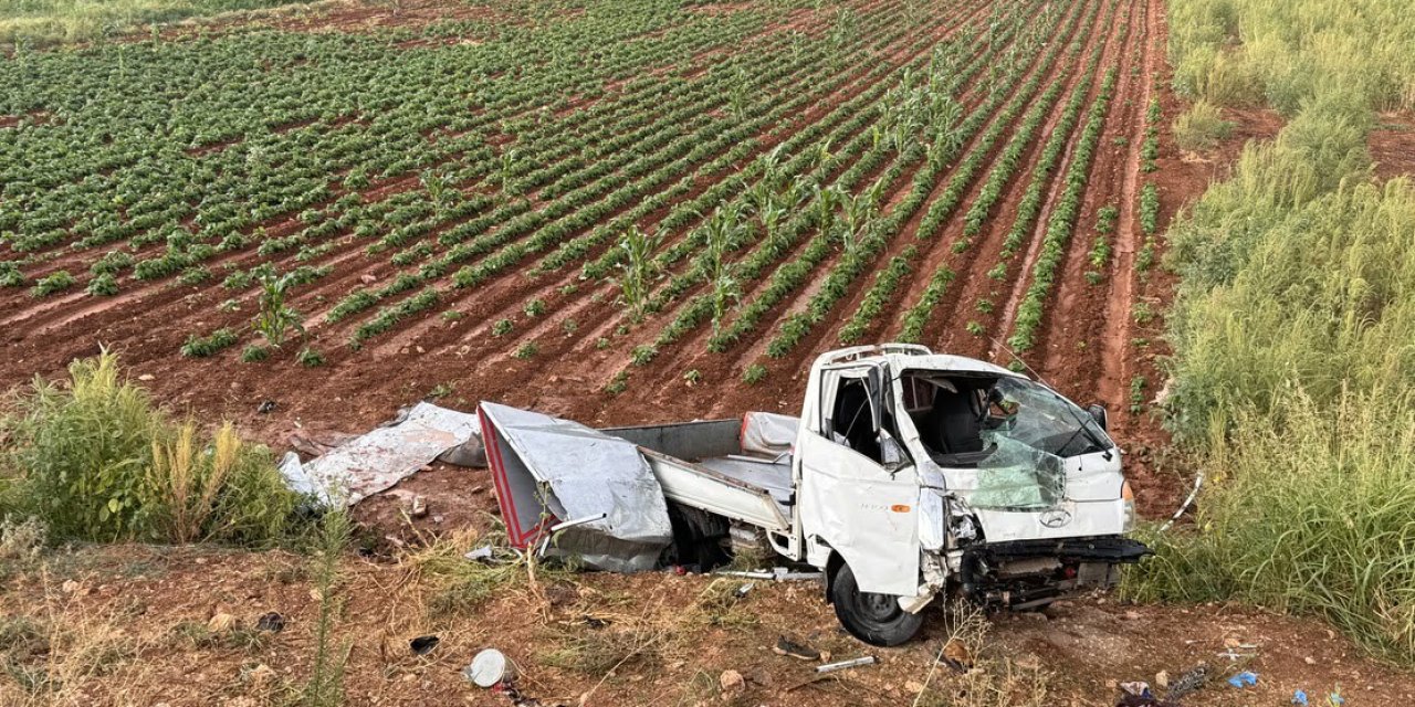 İşçileri taşıyan kamyonet şarampole devrildi, 2 kişi öldü, 21 yaralı