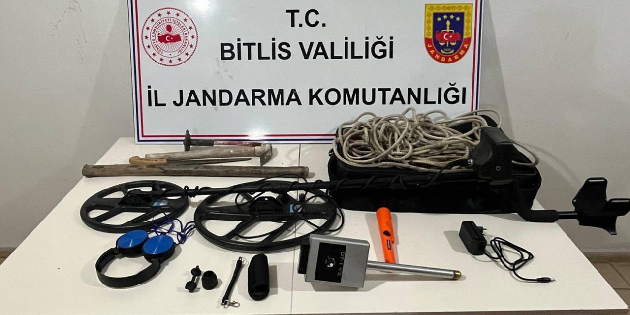 Bitlis’te arkeolojik alanda define arayan 9 kişi suçüstü yakalandı