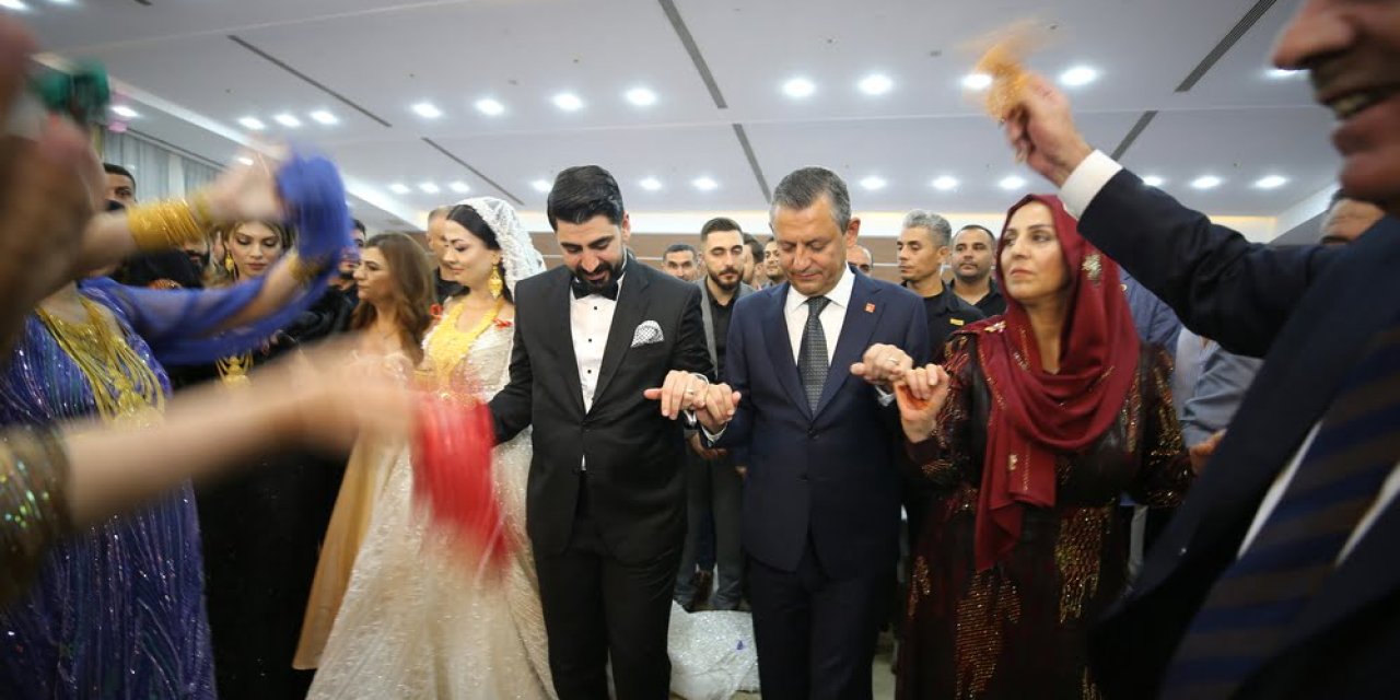 CHP Genel Başkanı Özel, Kızıltepe 'de nikah şahidi oldu