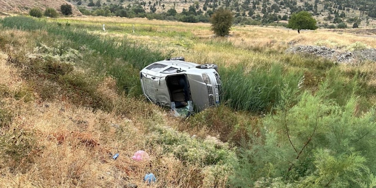 Hakkari’de takla atan araçta 2’si çocuk 4 kişi yaralandı