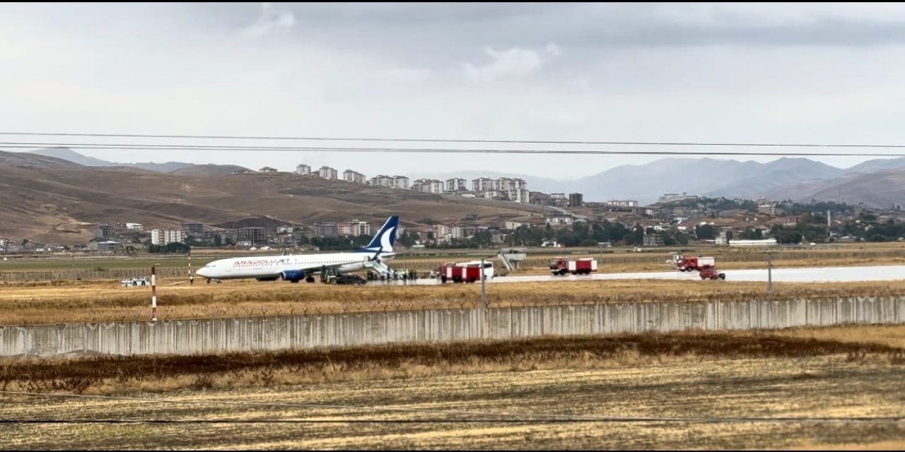 Şırnak’a Komşu İlde Uçak Pistten Çıktı