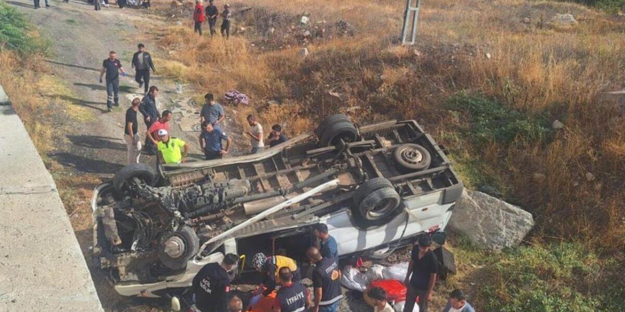 Diyarbakır’a giden fındık işçileri kaza yaptı: 14 yaralı