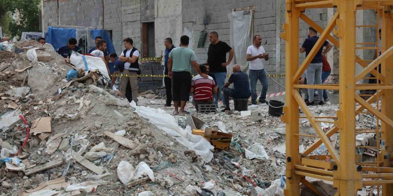 Kule vinçten düşen inşaat malzemelerinin altında kalan 2 işçi öldü