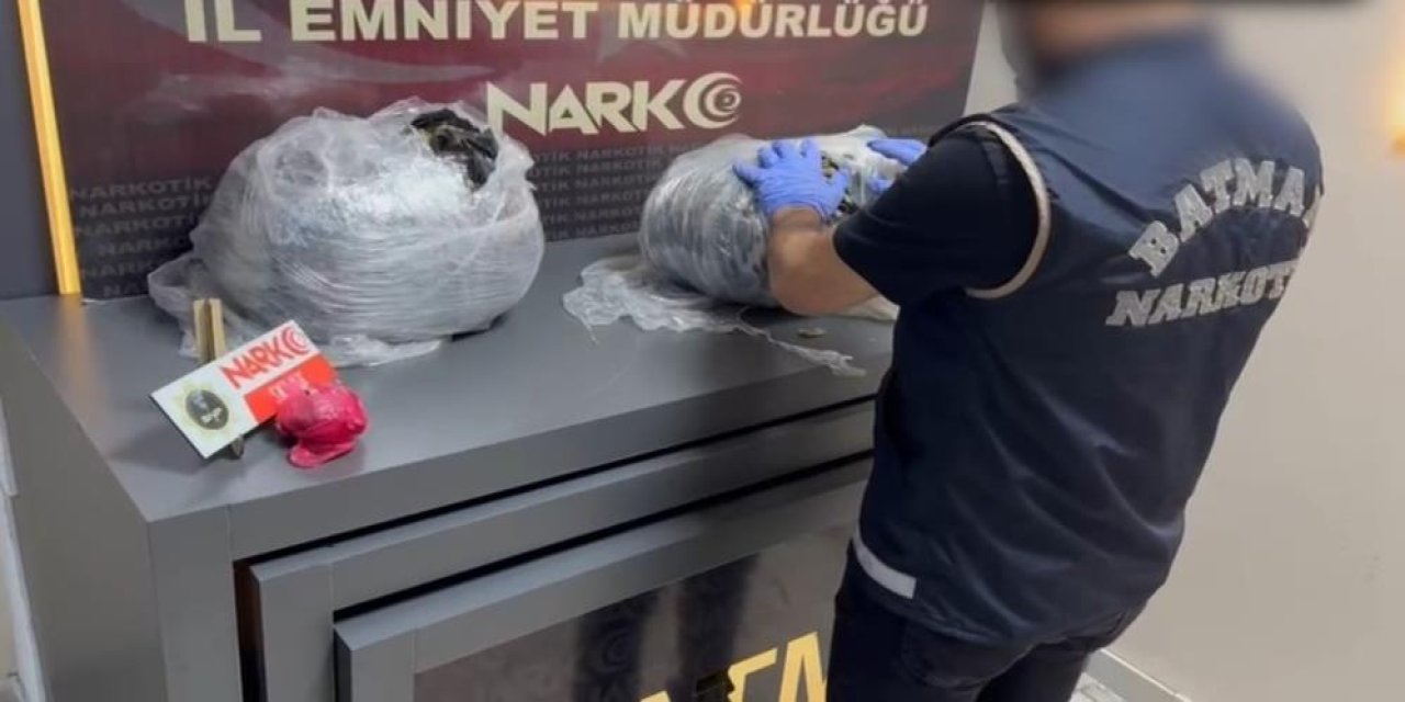 Durdurulan bir araçta uyuşturucu yakalandı: 2 kişi tutuklandı