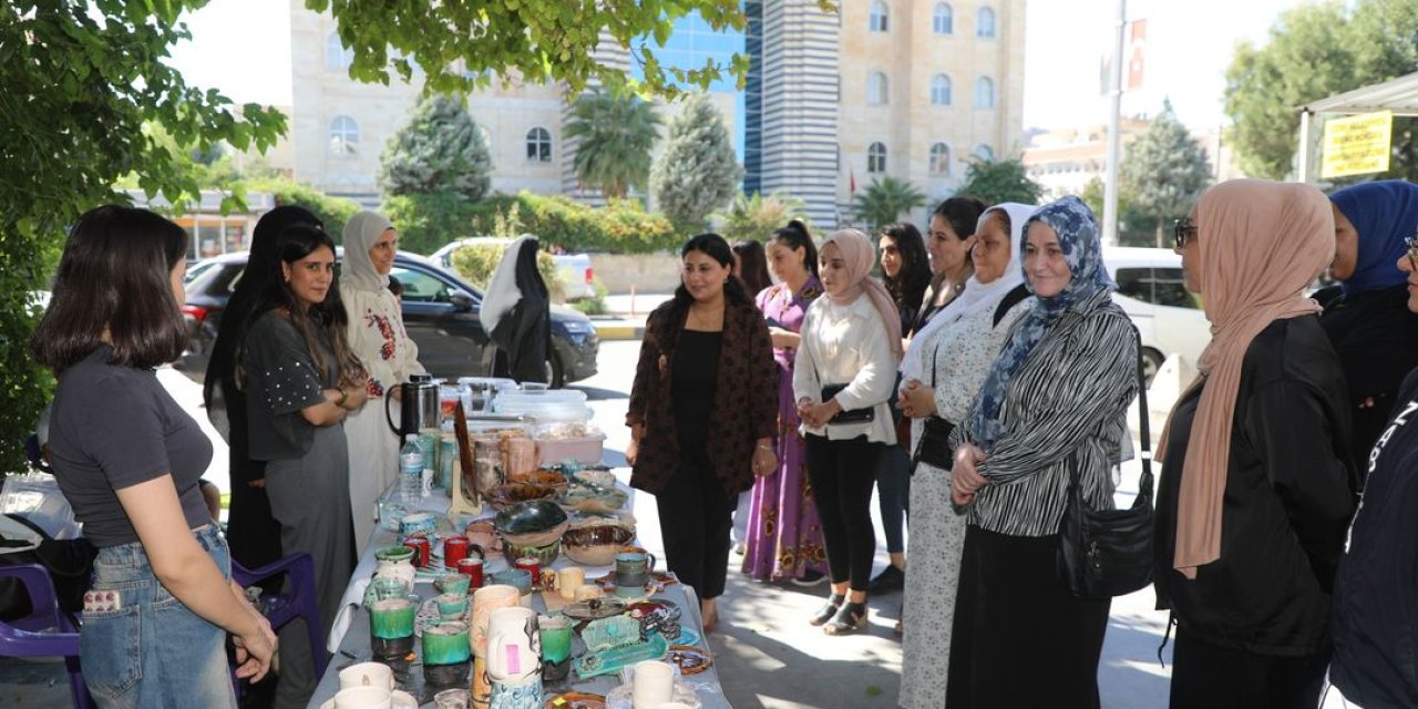 Cizre Belediye Başkanı Güler Yerbasan, Kadınlar Pazarı\'nda Üretici Kadınlarla Buluştu