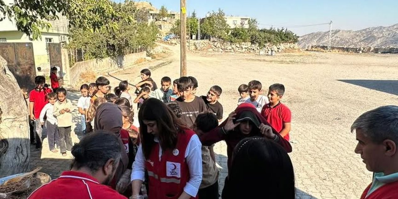 Şırnak'ta Kızılay gönüllülerinden köy okullarındaki öğrencilere Tantuni Sürprizi