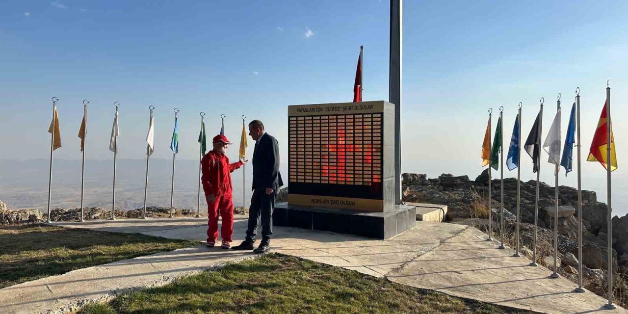 ’Bayrak Dede’ Bu Kez Cudi Dağı Şehitler Anıtında Bayrak Dalgalandırdı