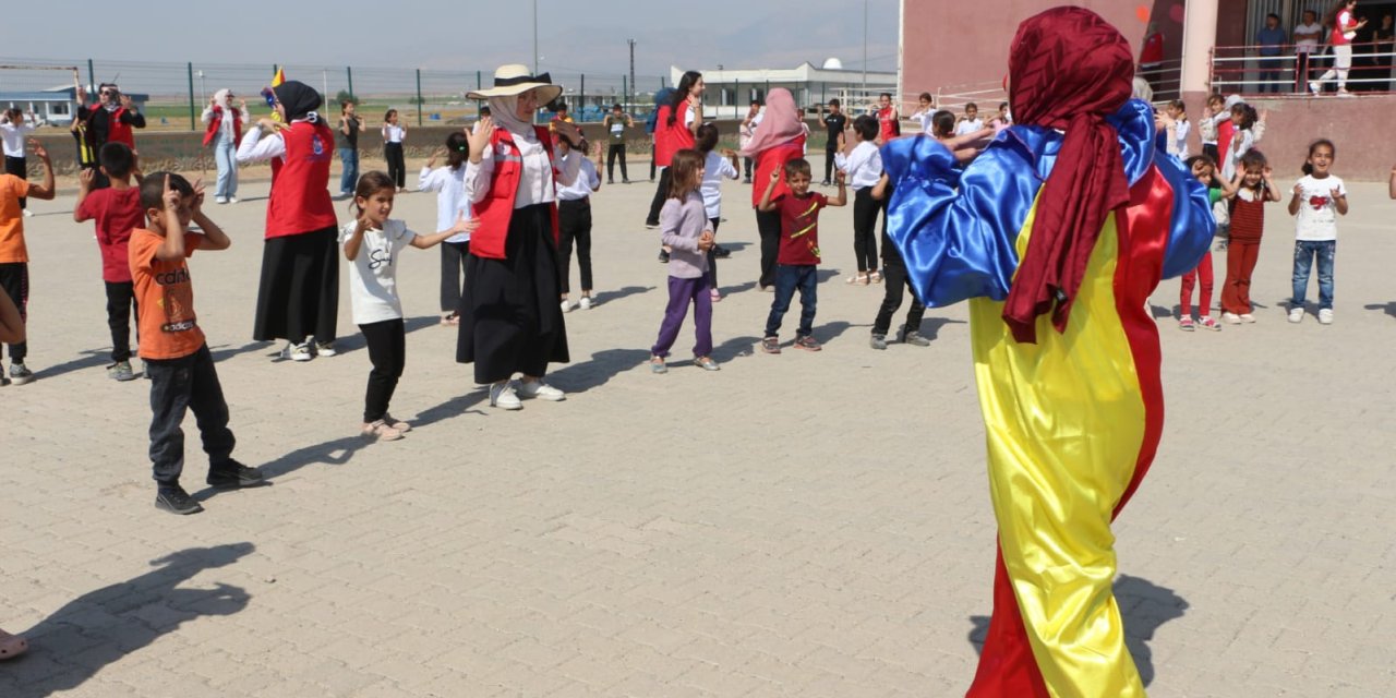 Artvin’den Silopi’ye gelerek öğrenciler için etkinlikler düzenlediler