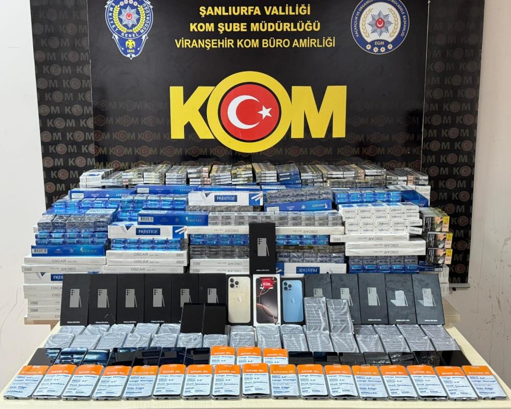 Viranşehir'de 85 kaçak cep telefonu ile 5 bin paket sigara ele geçirildi