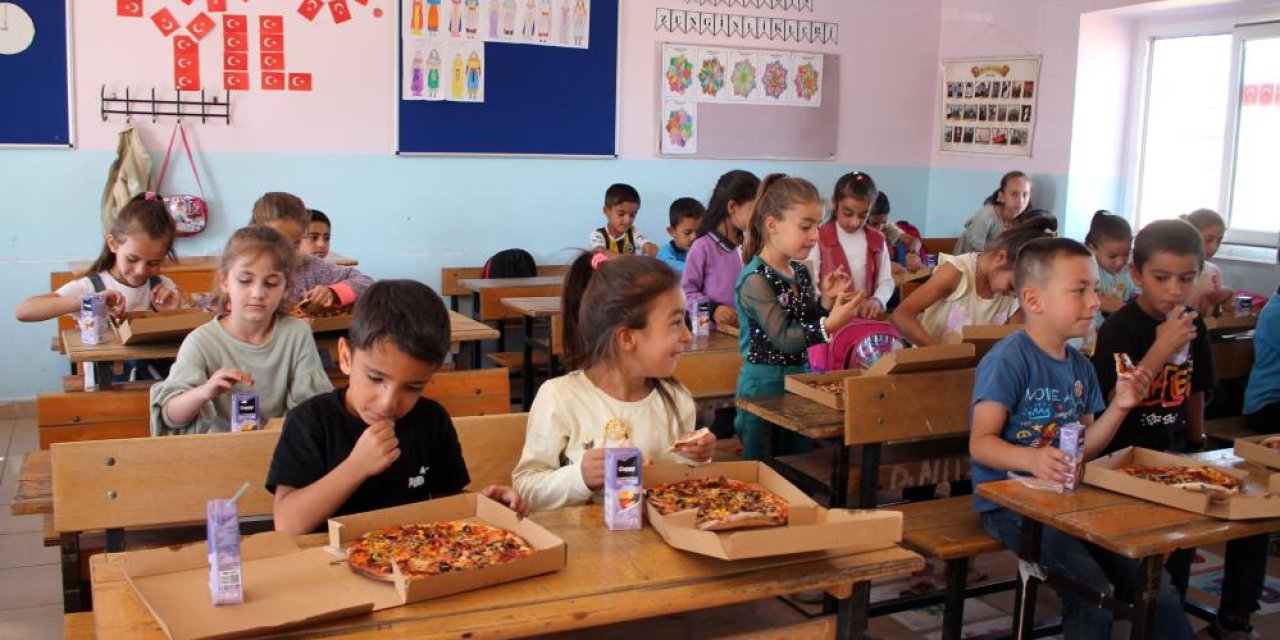 65 öğrenci ilk defa pizza tattı