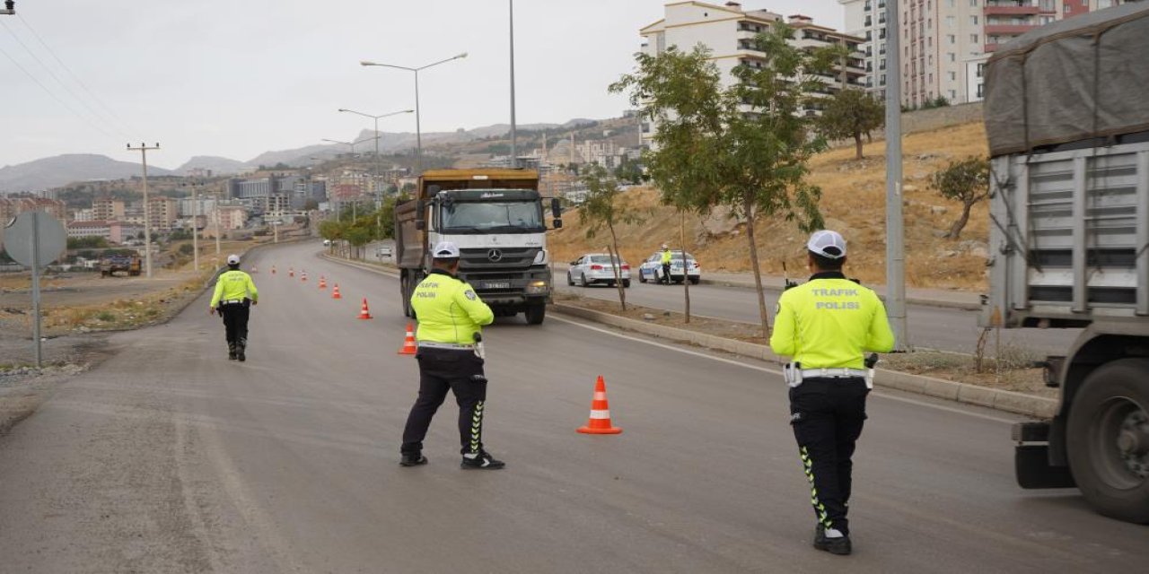 Şırnak’ta Trafik Ekipleri Kurallara Uymayan Sürücülere Ağır Cezalar Kesti